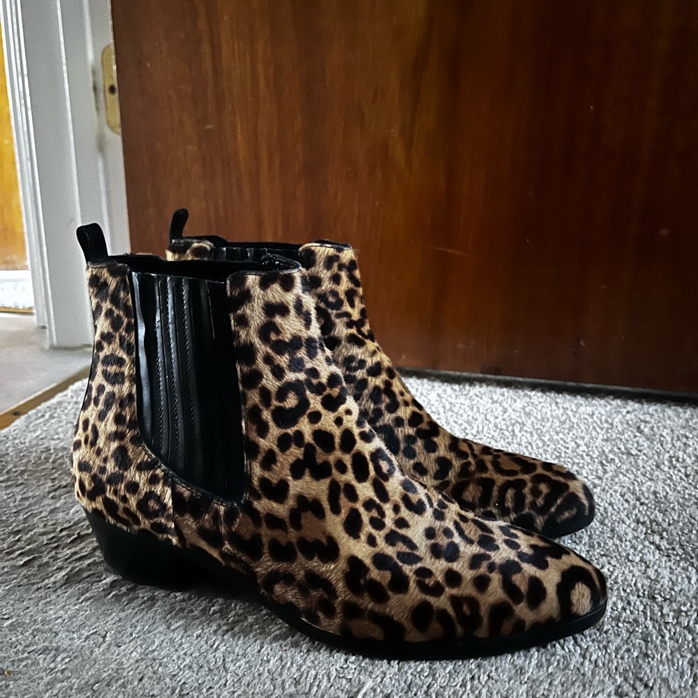 J. CREW Chelsea Boots Genuine Leather Calf Hair with Leopard Print. (7.5 US)